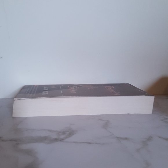 Memoirs of a Geisha book by Arthur Golden [historical fiction] - Picture 8 of 10